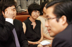 국회 찾은 아나운서들 "강용석 제명해야"