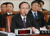 김정일 한 번으로 부족? 3대세습 용인해야 하나