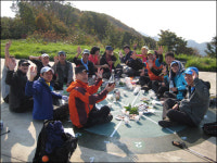 역시 주당은 달라, 즉석 소주잔에 낄낄