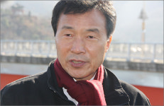 기름 뜬 금강 찾은 손학규 4대강 당장 중단해야