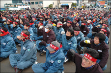 한진중, 정리해고 통보 연기... 노조 투쟁 승리 결의