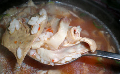 장꾼들의 허한 속을 달래주는 장터 국밥집