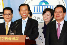 엄기영과 TV토론하면 보는 사람은 재미있겠지만…