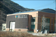 무료 기숙사에 싼 수업료, 급식비 월 14만원교장실 개방...이런 공립학교도 있습니다