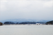 경포대에는 모두 다섯 개의 달이 뜬다