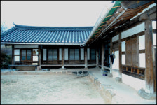 이 넓은 앞마당을 왜 비워둔 거지?... 한옥의 비밀