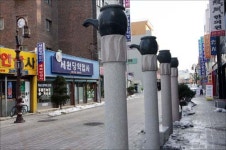 박정희와 항일탑이 나란히...여기는 대구