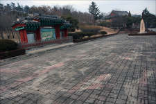 왕이 도망쳐 떠난 곳에 대통령이 도망쳐 왔네