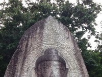 산에서 돌덩이가 딱! 소리치니 불상이 딱!