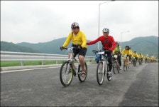 자전거도 잘 못 타더니, 이제 하루 100km는 거뜬