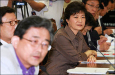 또 박근혜 책임론? 10·26 재보선 지원할까