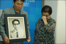 32년만에 드러난 진실... 부마항쟁 사망자 첫 확인
