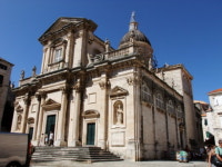 1317년부터 운영한 약국, 어떤 모습일까