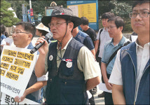 기자 추태 K일보-공무원노조, 지고는 못살아?