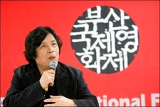 이창동 영화는 허공에 뜬 줄에서 균형잡기다