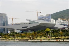 1700억 원 들인 부산 영화의 전당에 비 샌다