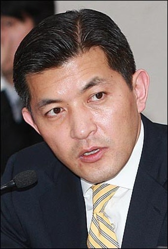 MB친형 이상득 총선 불출마...홍정욱, 사실상 정계은퇴 선언