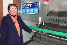 평일 낮에도 자물쇠로  문 잠근 교육청, 왜?
