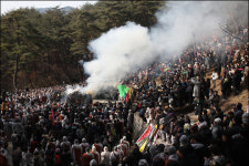 지관 스님 다비식 엄수...4000여 명 운집