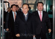 방북 의원들 귀환... 입주기업 애로사항 듣고 왔다