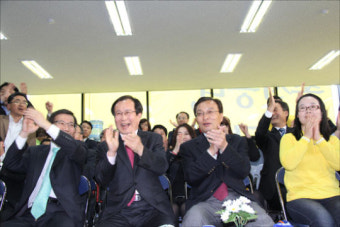 세종시, 서로 다른 출구조사 결과에 '긴장'