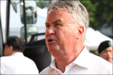 히딩크 감독, 시각장애인 전용축구장 기증