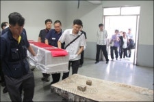 과로사로 죽은 남편 나 두고 가면 어쩌라고