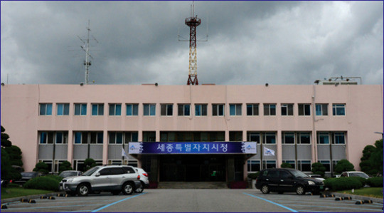 미국 국무부 장관 루비오, 이마에 검은 십자가 그리고 나와 논란 일으키다