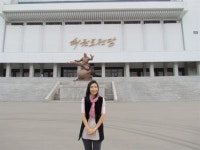 그림속 우수에 찬 그녀는 평양 스타일?