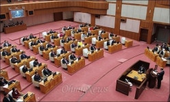 부산시 초등5학년까지 무상급식, 힘겹게 통과