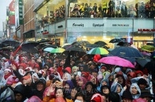 제2의 인생...보답하겠다 신촌 피습현장 찾은 박근혜