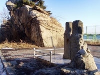 미륵과 암구멍... 묘하게 맞아떨어지네