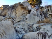 미륵과 암구멍... 묘하게 맞아떨어지네