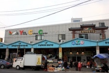 일제 신사에 쫓겨나 새로 만들어진 시장