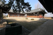 봄날의 빨래터... 할머니 입담에 봄이 성큼성큼