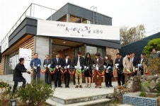 제주 찾은 건축학개론 주인공들 추억할 곳 생겼네