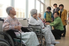 홍준표가 직접 와서 꺼낼 때까지 있을 거다