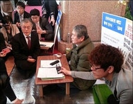 차기 대선 주자까지 가세, 판 커진 진주의료원 사태