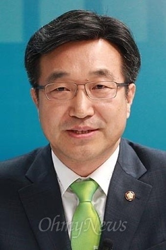 대선자금 책임 공방... 우원식·윤호중 '앗, 뜨거'