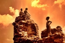 망가지고 깨진 수원성, 언제 이렇게 됐지?