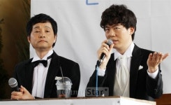 첫 동성결혼식...박근혜 문재인도 초대하겠다