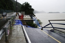 장맛비에 우르르... 4대강 자전거도로