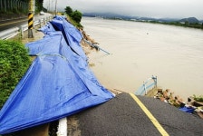장맛비에 우르르... 4대강 자전거도로