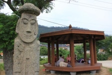 제주 돌하르방이 평야에 서 있는 까닭은...