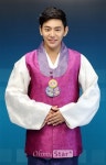 [오마이포토] 미소짓는 안용준, 즐거운 한가위 되세요