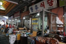 보약 먹고 간다며 손님들이 좋아해요