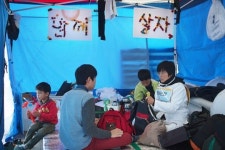 대화하면 안 굶어도 되는데, 공권력만 투입