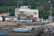 서씨 남자는 패가망신하거나 죽거나... 묘한 섬이네