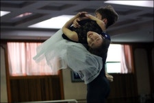 안짱다리 소녀, 세계 무대에 선 발레리나 되다