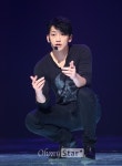 [오마이포토] 컴백 무대 꼼꼼하게 챙기는 비